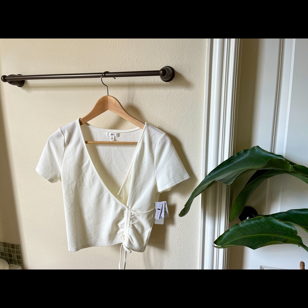 Creame crop tops